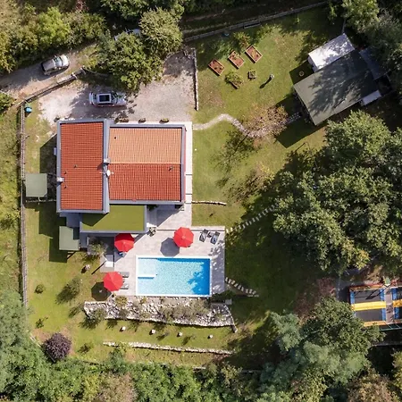 Villa Red House Kraj Drage - With Swimming Pool And Playground Nedescina