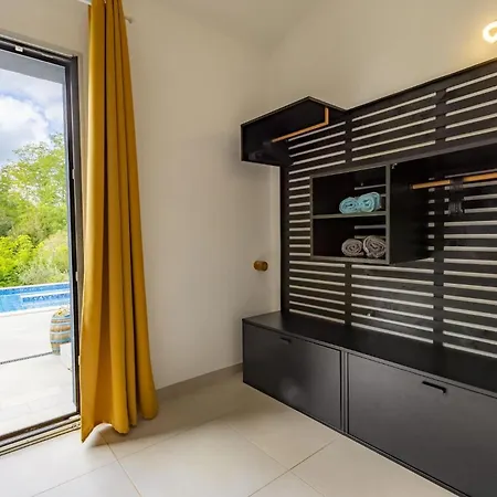 Red House Kraj Drage - With Swimming Pool And Playground Villa Nedescina