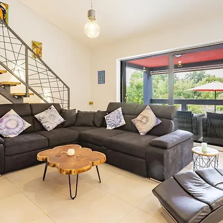 Villa Red House Kraj Drage - With Swimming Pool And Playground Nedescina