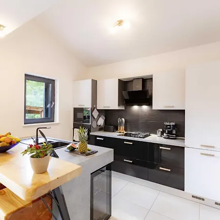 Red House Kraj Drage - With Swimming Pool And Playground Nedescina