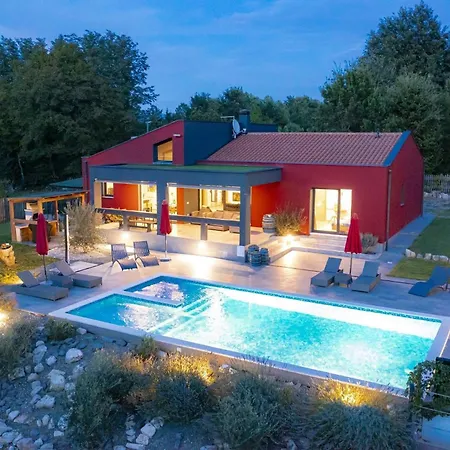 Red House Kraj Drage - With Swimming Pool And Playground Villa Nedescina