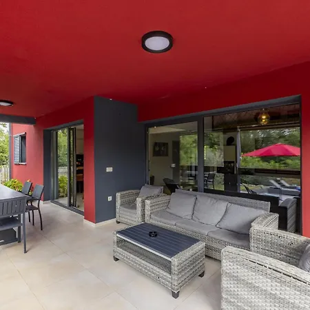 Red House Kraj Drage - With Swimming Pool And Playground Villa