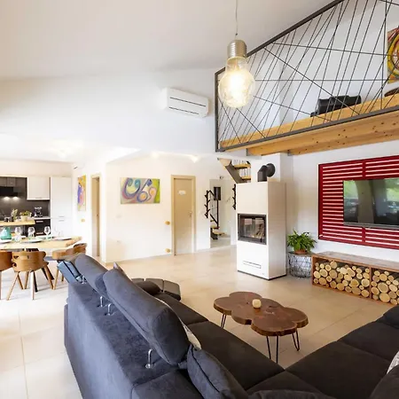 Red House Kraj Drage - With Swimming Pool And Playground