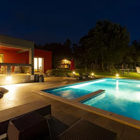 Red House Kraj Drage - With Swimming Pool And Playground Villa