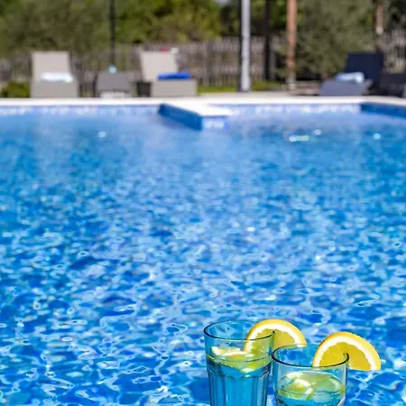 Villa Red House Kraj Drage - With Swimming Pool And Playground